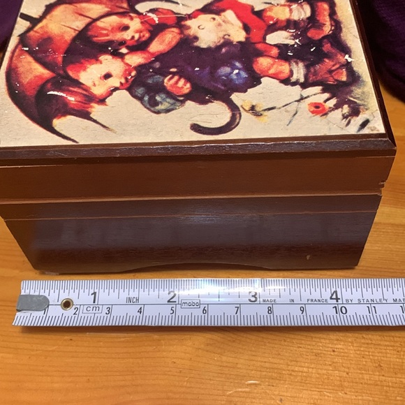 Vintage Hummel music box, “rain drops” 🎶, EUC - Picture 9 of 11